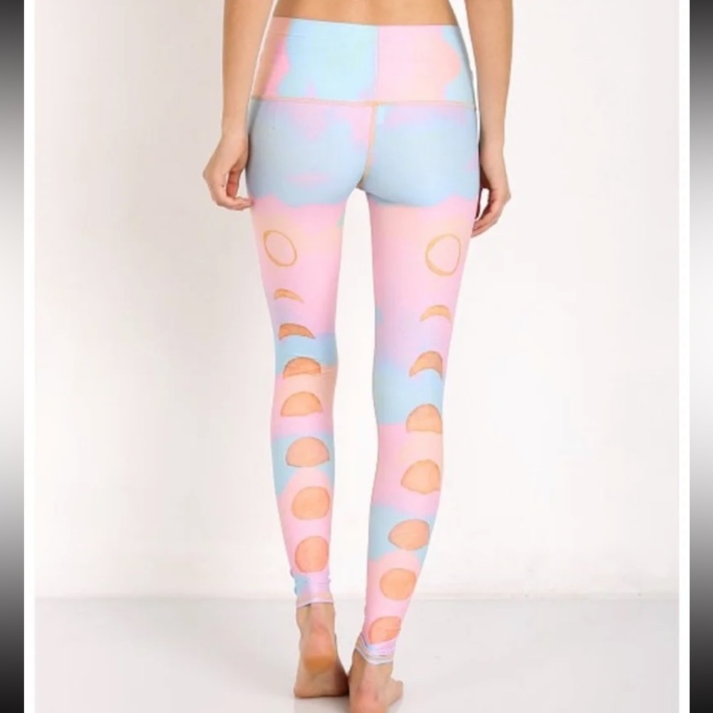 Teeki New Moon Rainbow hot pant leggings